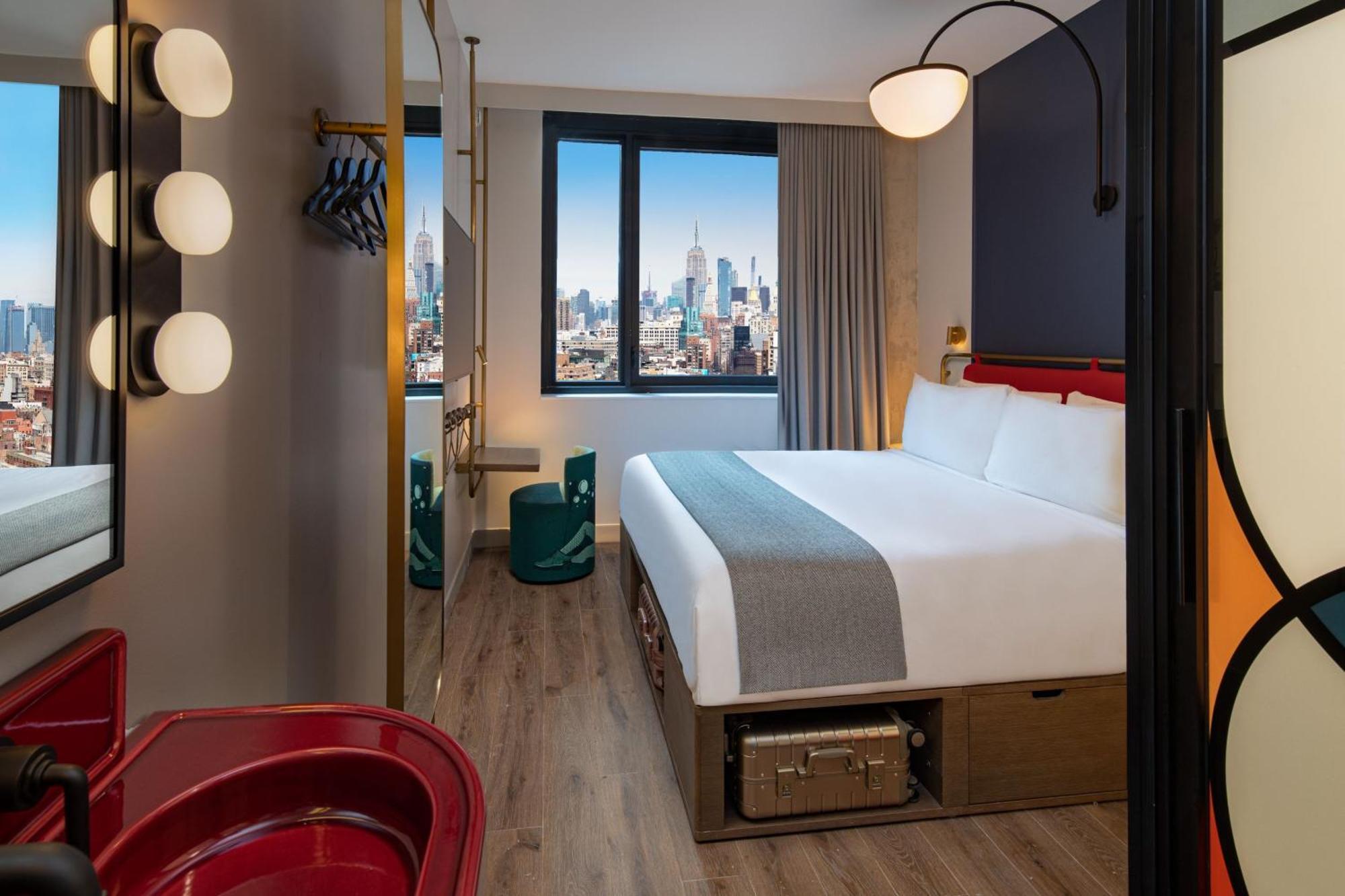 King Room with City View and Roll-In Shower - Mobility Accessible